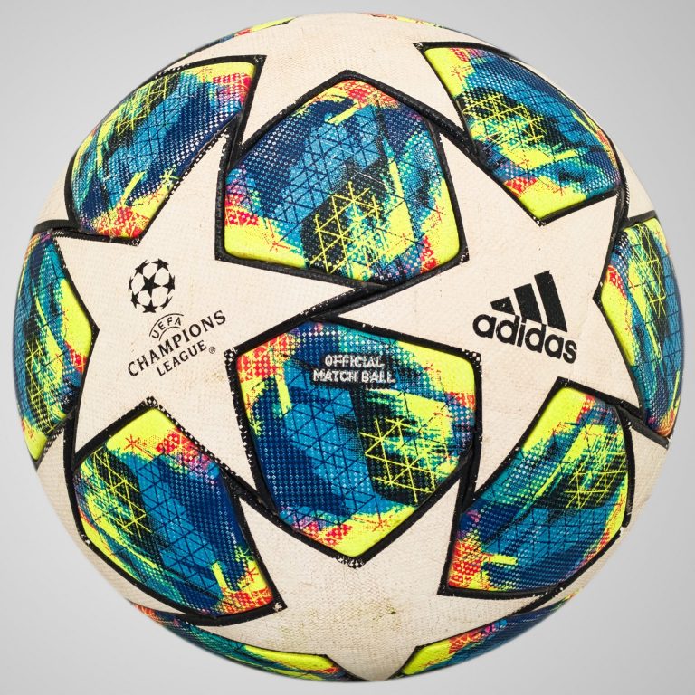 Wie viele Nähte und Panels hat ein Fußball? | Ball One